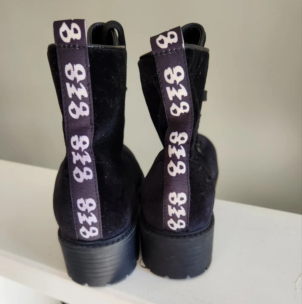 New Kendall + Kylie 8 Stylish Black  Boots Y2k Grunge‎ Goth velvet